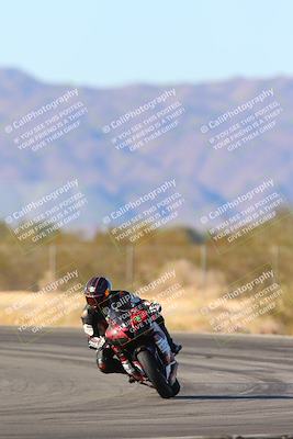 media/Jan-10-2025-CVMA Friday Practice (Fri) [[489e0da257]]/Group 4 and Trackday/Session 5 (Turn 7)/